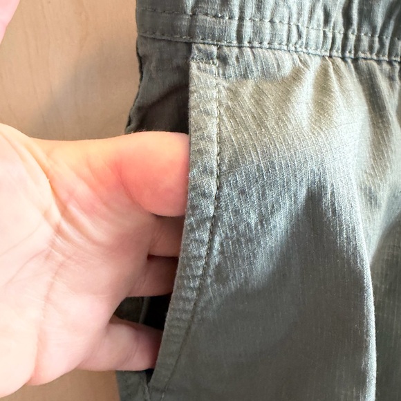 Vuori Women’s Ripstop Pant in Army Green VW401 Size XL - Picture 3 of 6